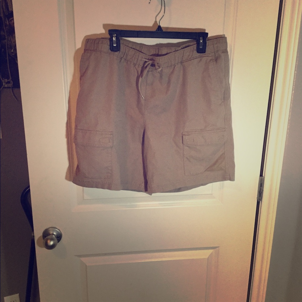 Magellan Cargo Shorts EUC sz XL